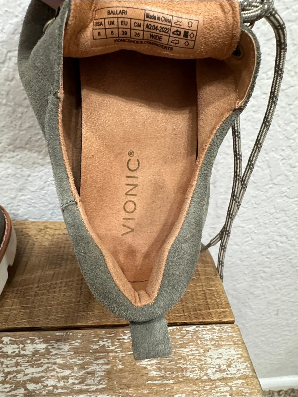 Vionic Ballari Suede Olive Lace Up Loafer Oxford Size 8 NEW